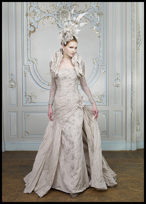 ian-stuart-2010-wedding-dress