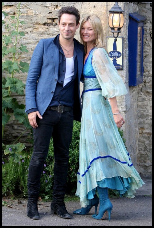 kate-moss-jamie-hince-rehearsal-wedding-dinner