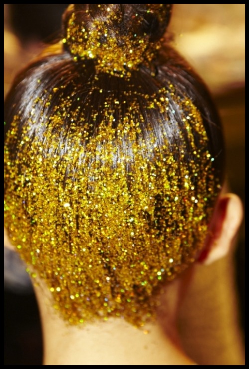 gold-runway-hair