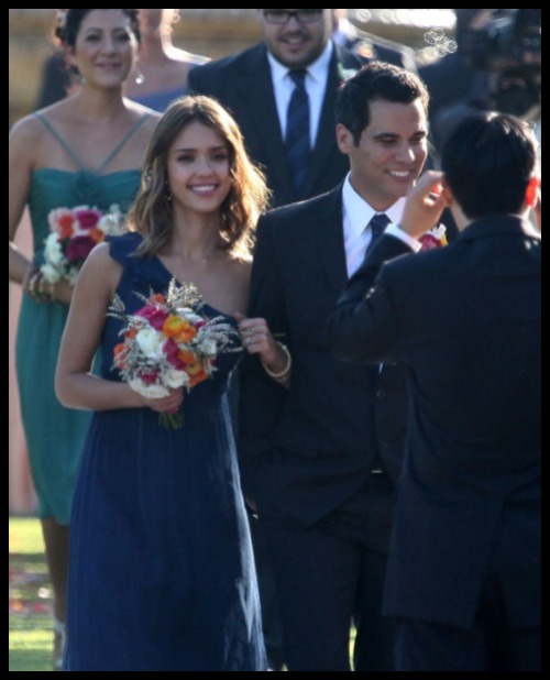 jessica-alba-amsale-bridesmaid-dress