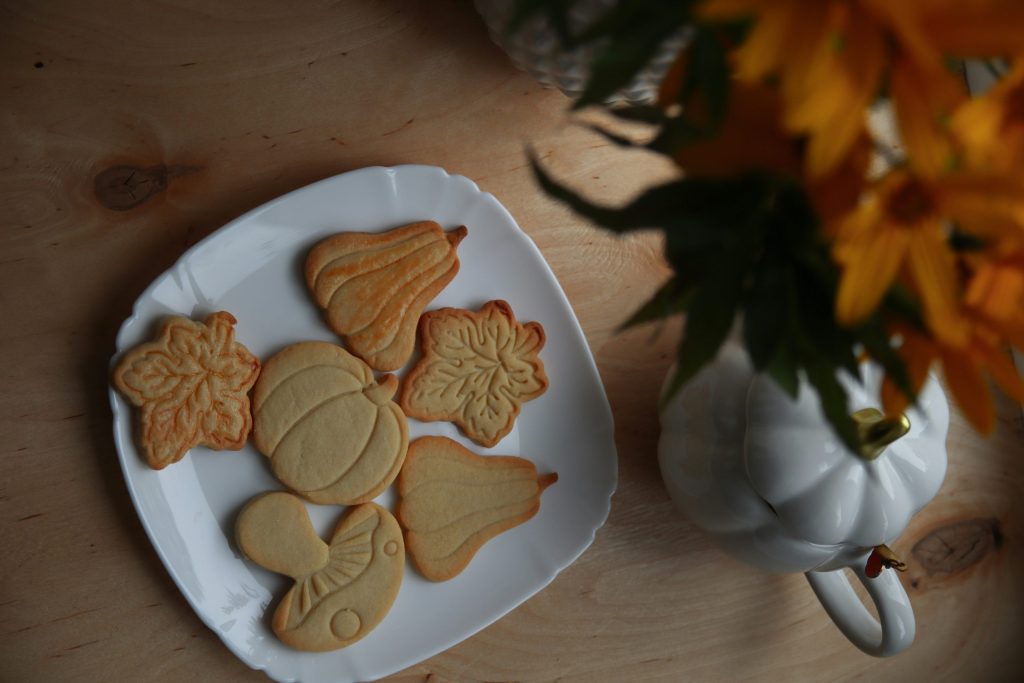 fall-cookies-pexels-nadiia-shuran